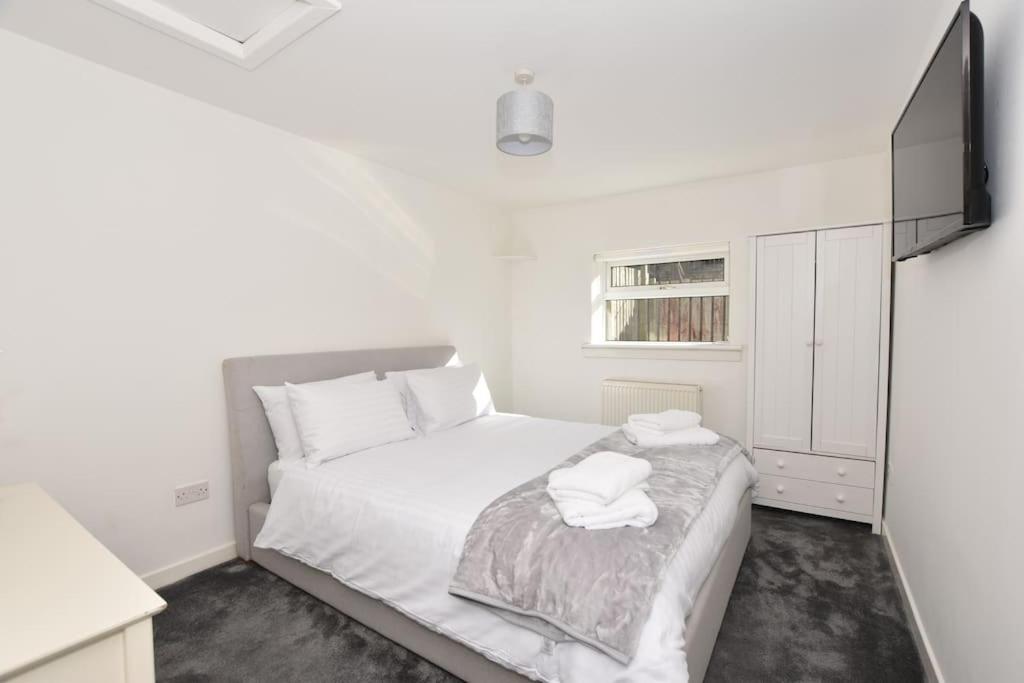 3 Bedroom Apartment in a Quiet Location view 2