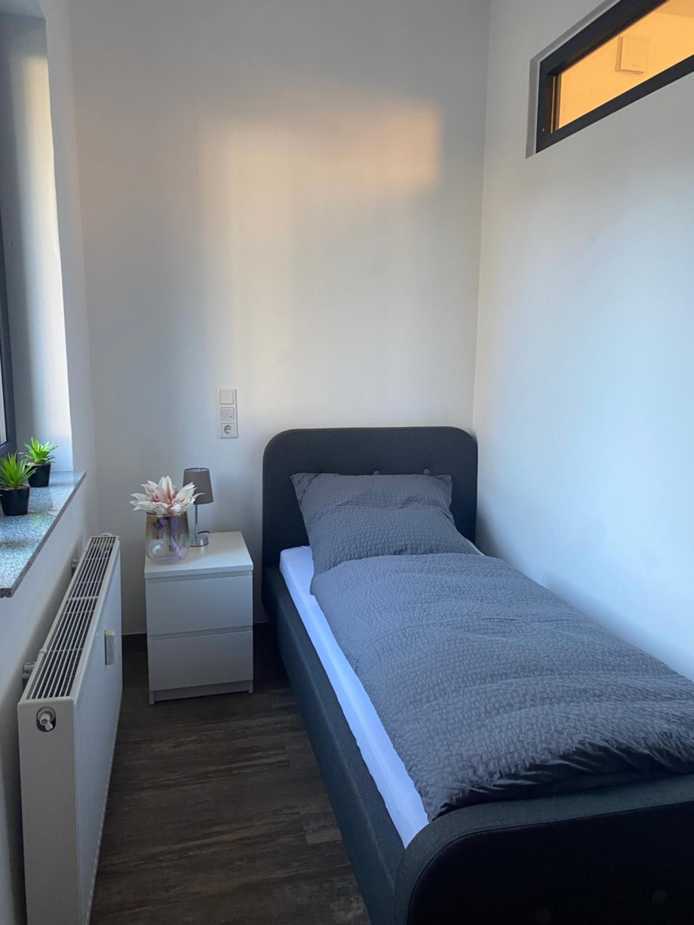 BIELEFELD CITY APARTMENTS - komfortable Einzelzimmer und Doppelzimmer - moderne Badezimmer, schnelles WLAN, Self-Check-In