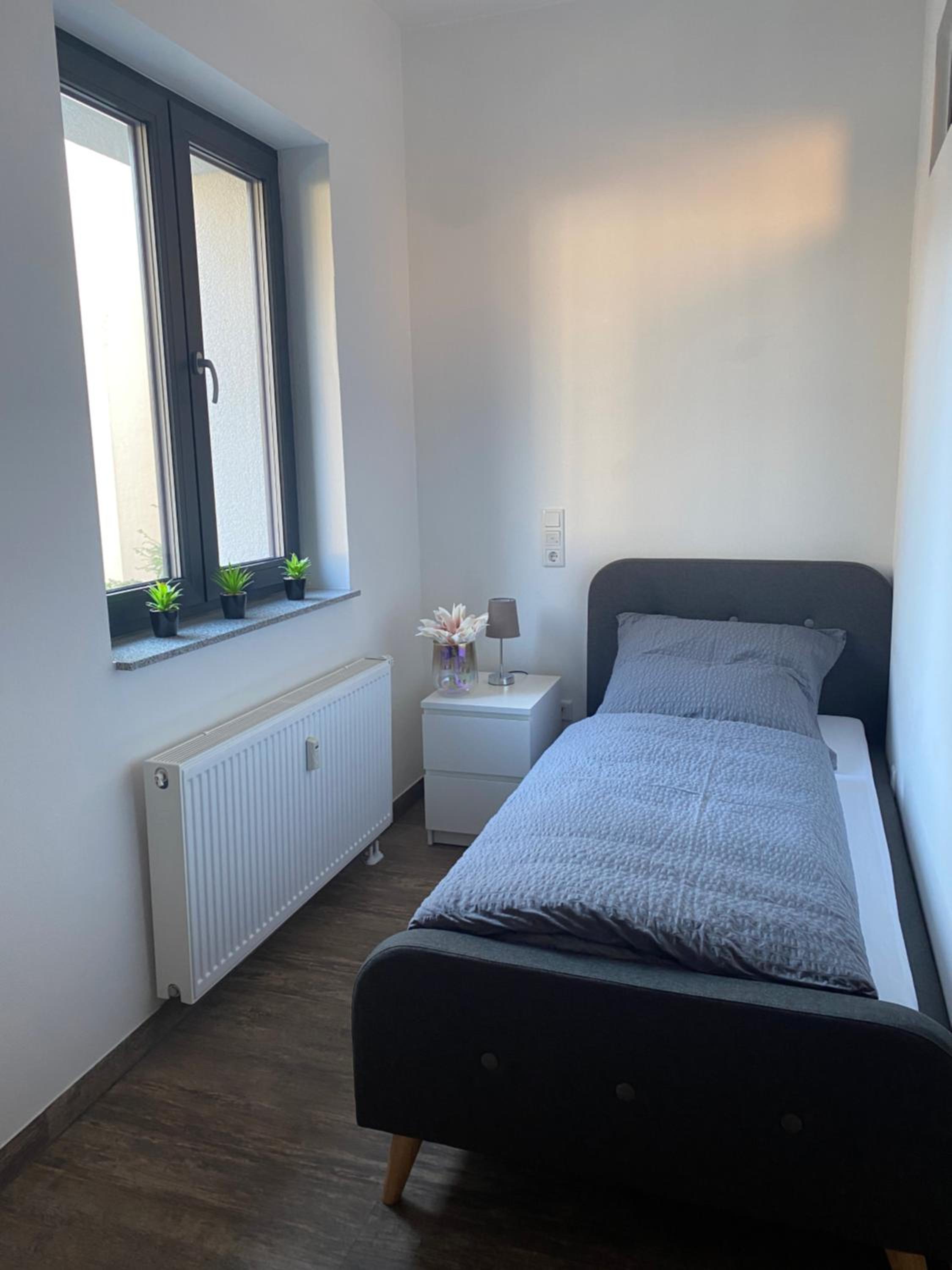 BIELEFELD CITY APARTMENTS - komfortable Einzelzimmer und Doppelzimmer - moderne Badezimmer, schnelles WLAN, Self-Check-In