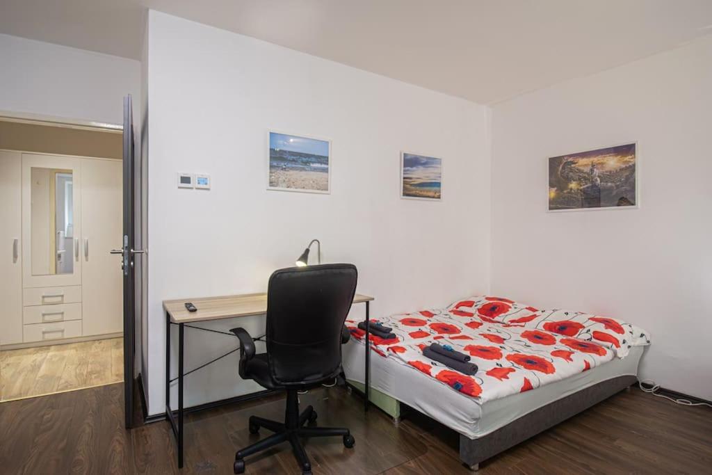 Cozy basement flat, SkyShowtime, 3 minutes to center