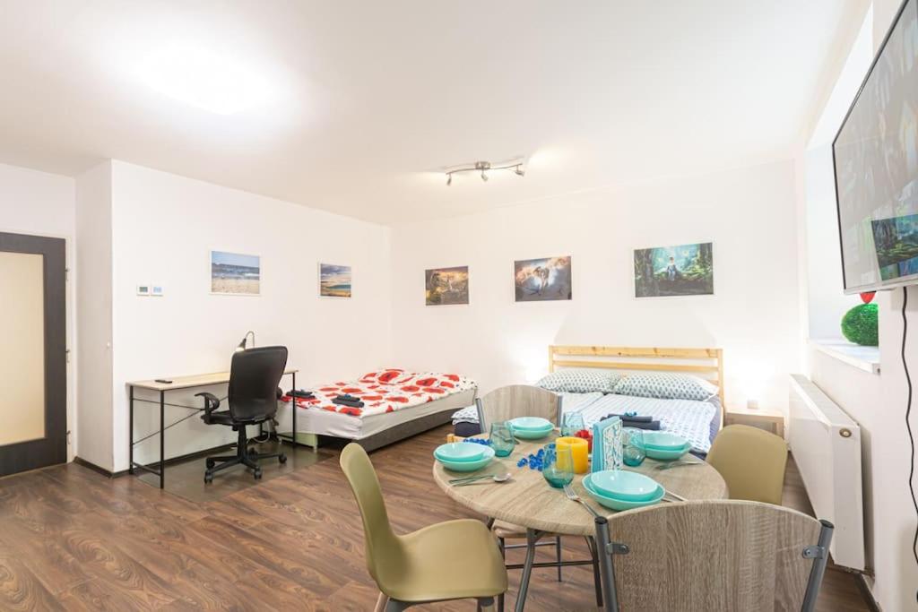 Cozy basement flat, SkyShowtime, 3 minutes to center