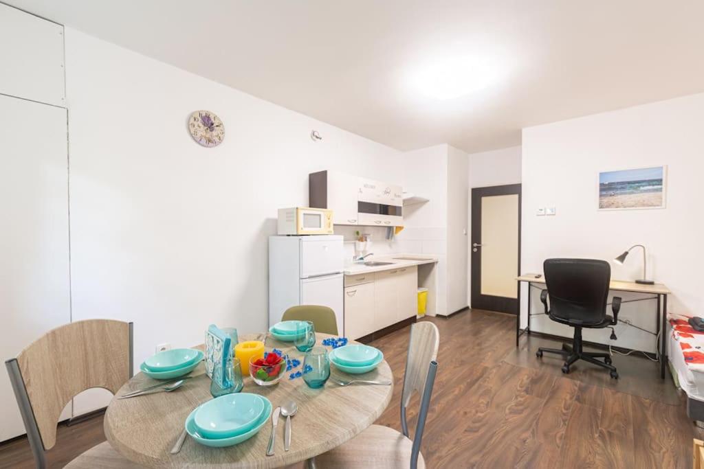 Cozy basement flat, SkyShowtime, 3 minutes to center