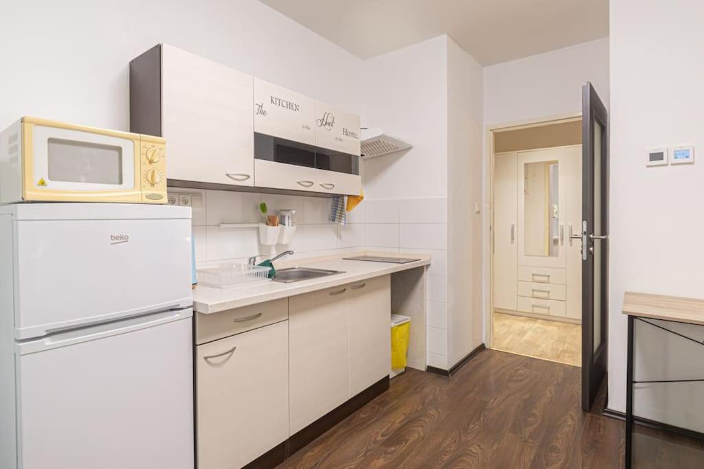 Cozy basement flat, SkyShowtime, 3 minutes to center