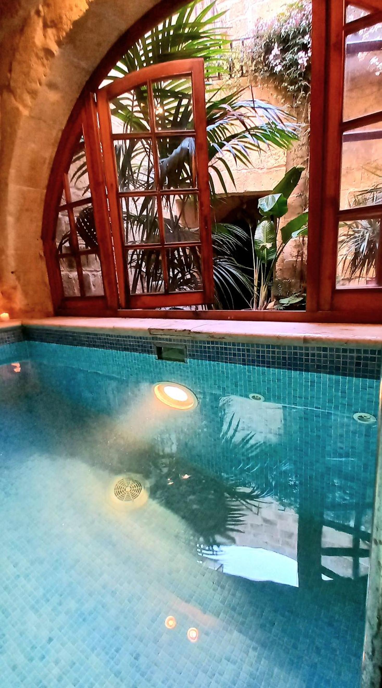 Il Mithna farmhouse with indoor heated jacuzzi pool view 2