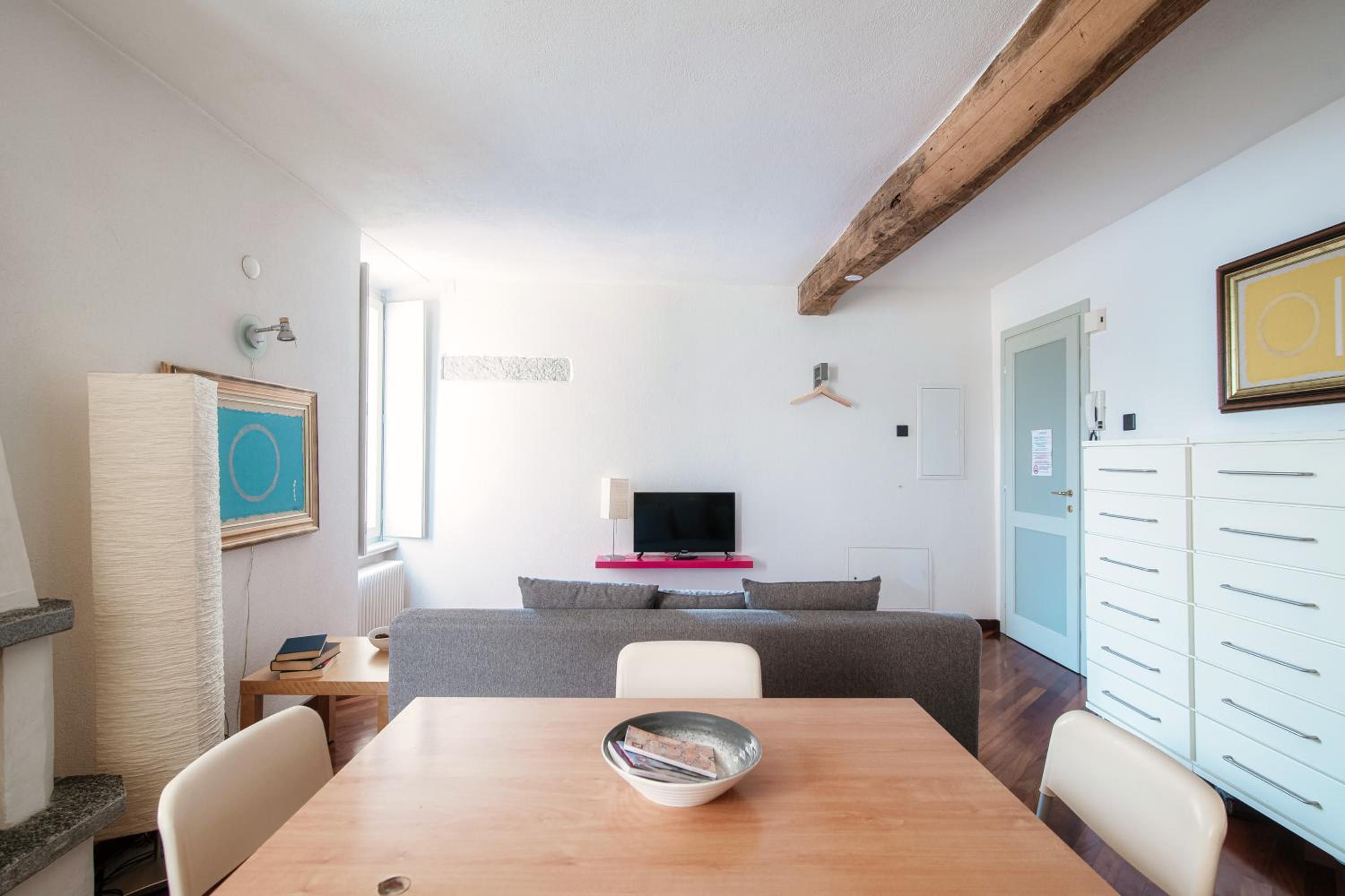 SIN4 Apartments by Quokka 360 - overlooking the lake - FAI heritage in Morcote