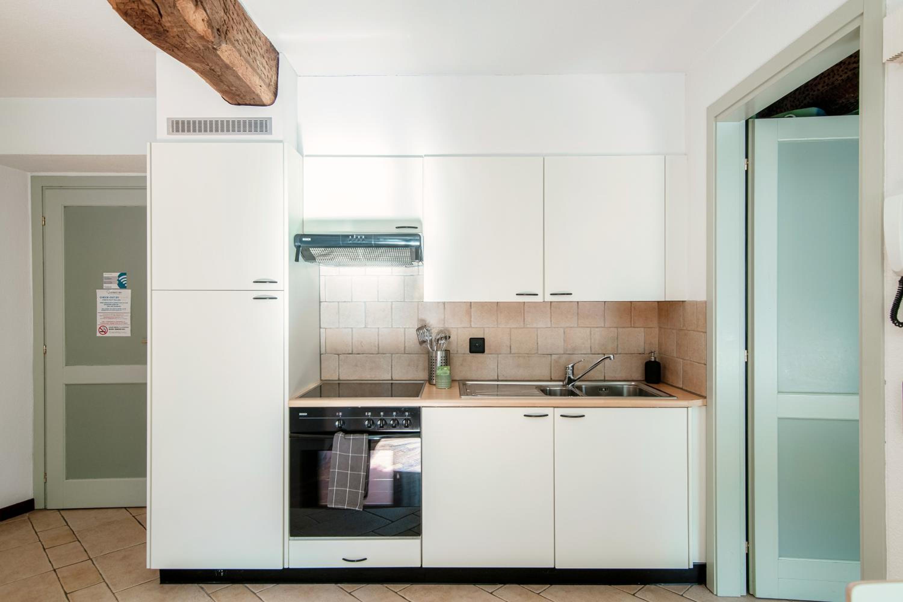 SIN4 Apartments by Quokka 360 - overlooking the lake - FAI heritage in Morcote