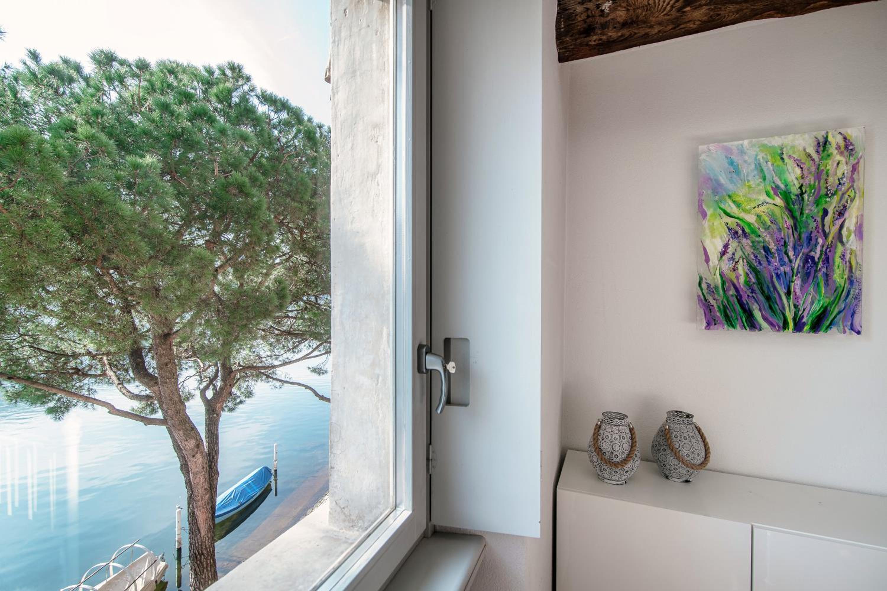 SIN4 Apartments by Quokka 360 - overlooking the lake - FAI heritage in Morcote