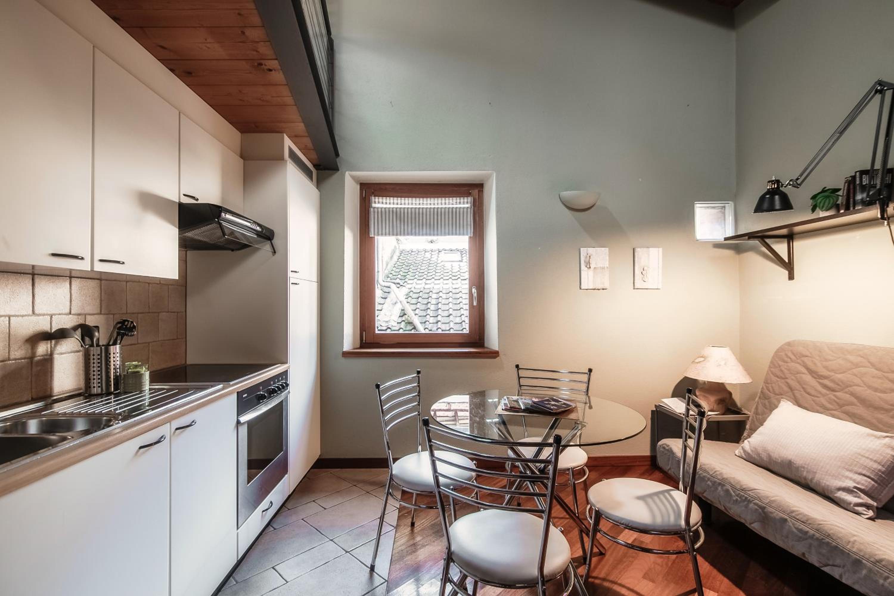 SIN4 Apartments by Quokka 360 - overlooking the lake - FAI heritage in Morcote