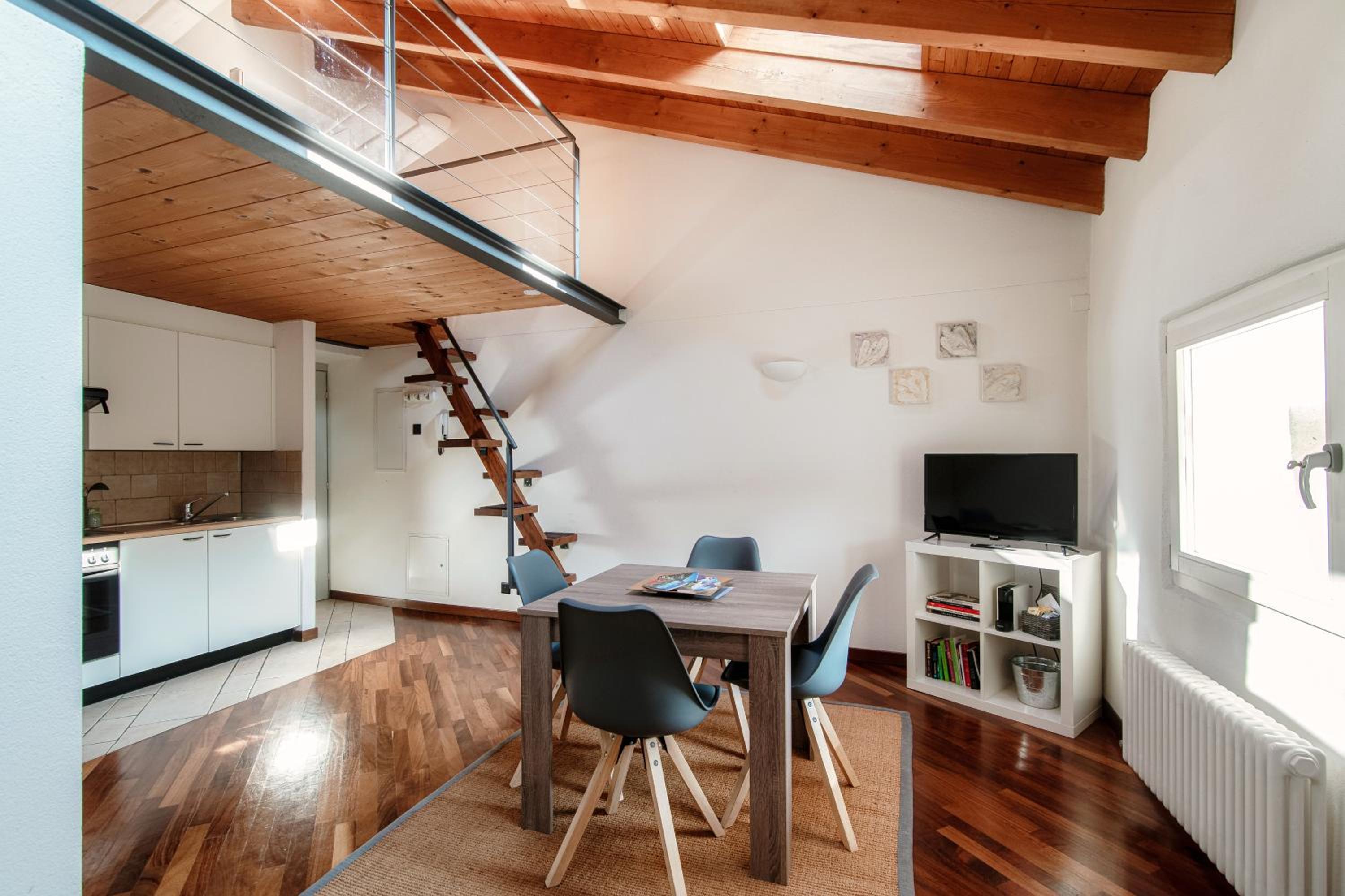 SIN4 Apartments by Quokka 360 - overlooking the lake - FAI heritage in Morcote