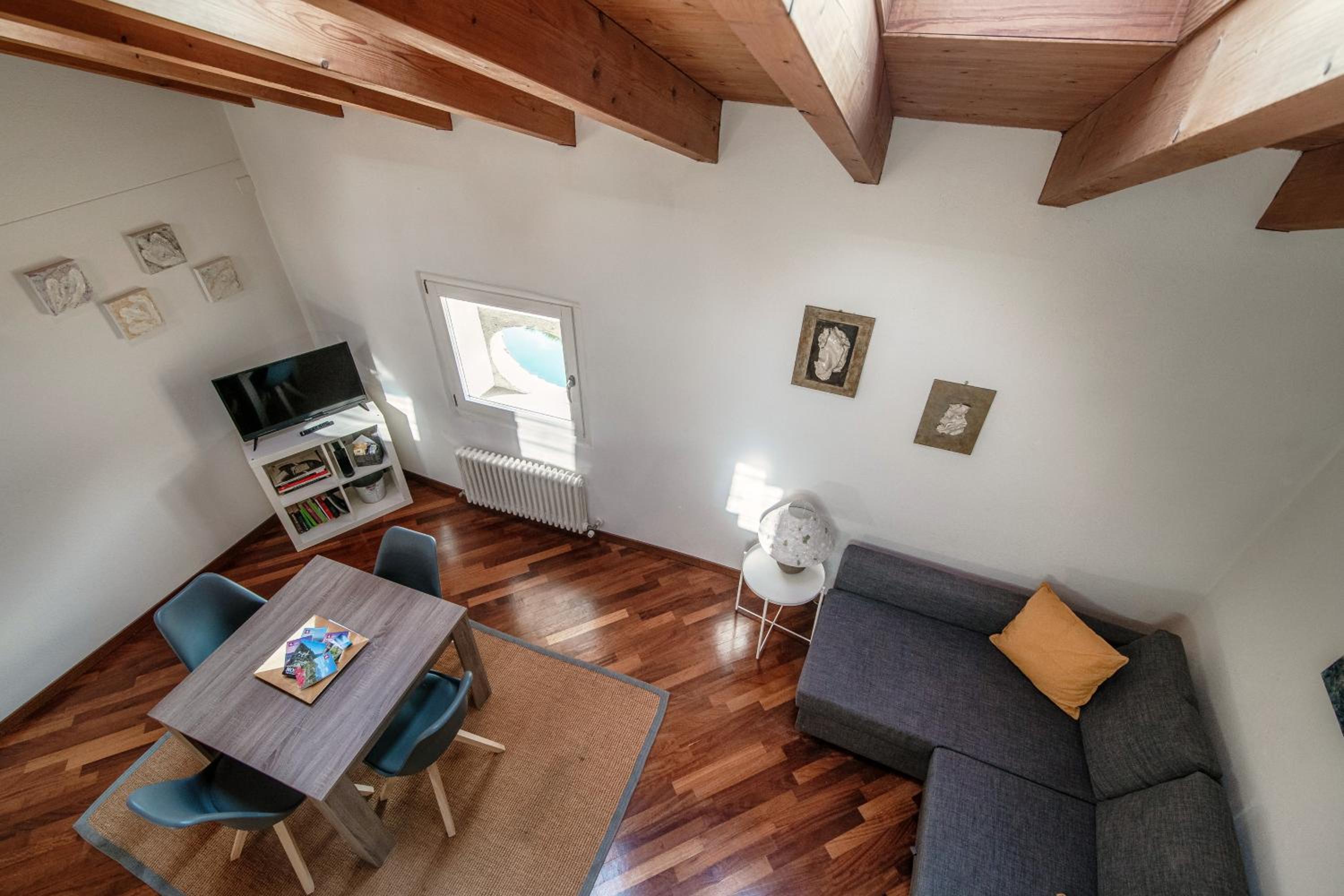 SIN4 Apartments by Quokka 360 - overlooking the lake - FAI heritage in Morcote