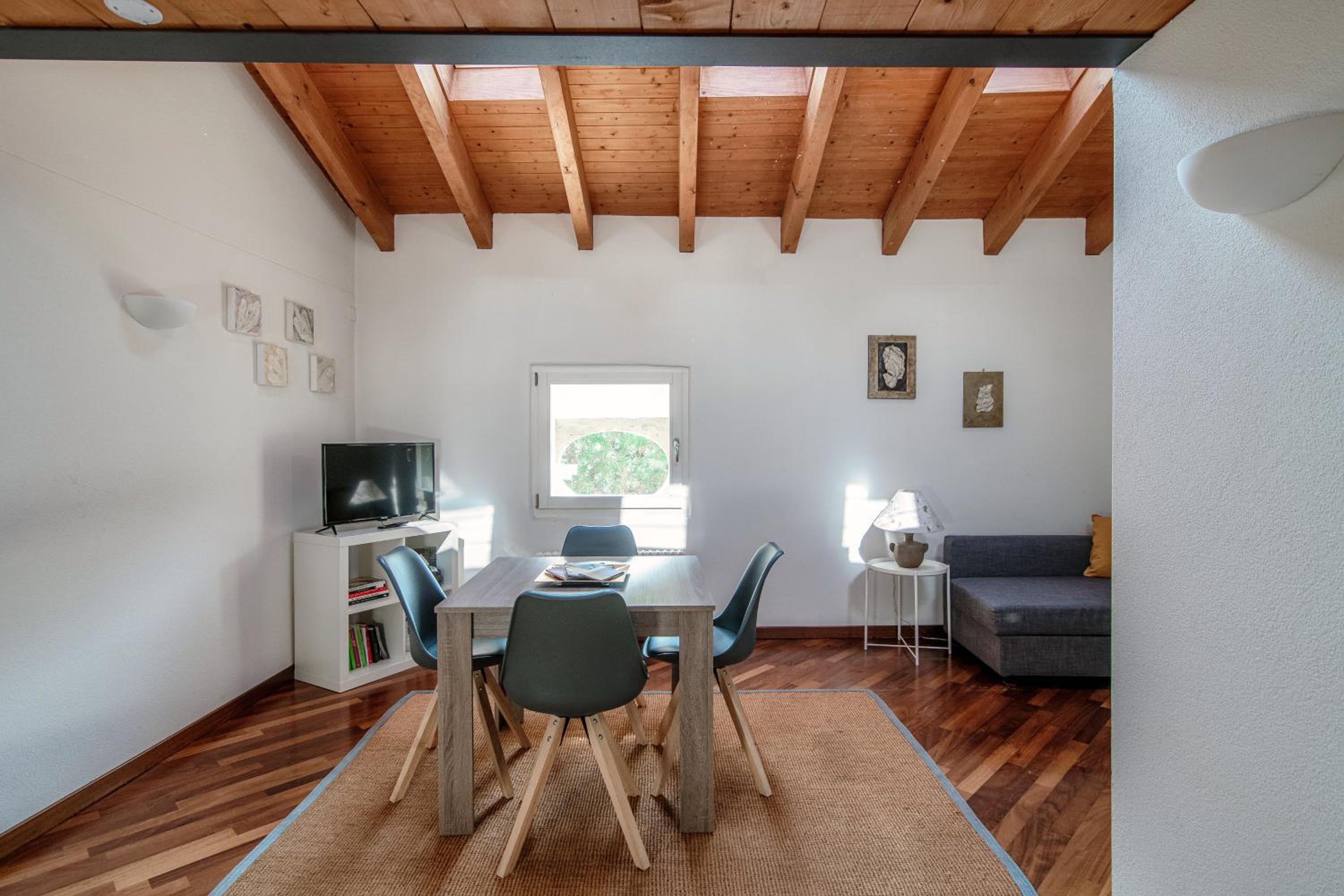 SIN4 Apartments by Quokka 360 - overlooking the lake - FAI heritage in Morcote