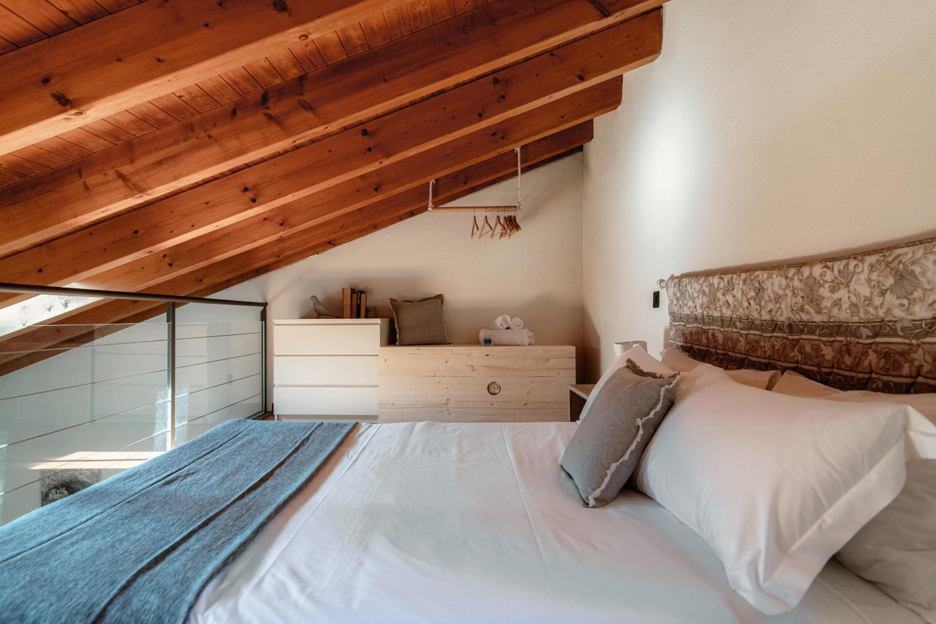 SIN4 Apartments by Quokka 360 - overlooking the lake - FAI heritage in Morcote
