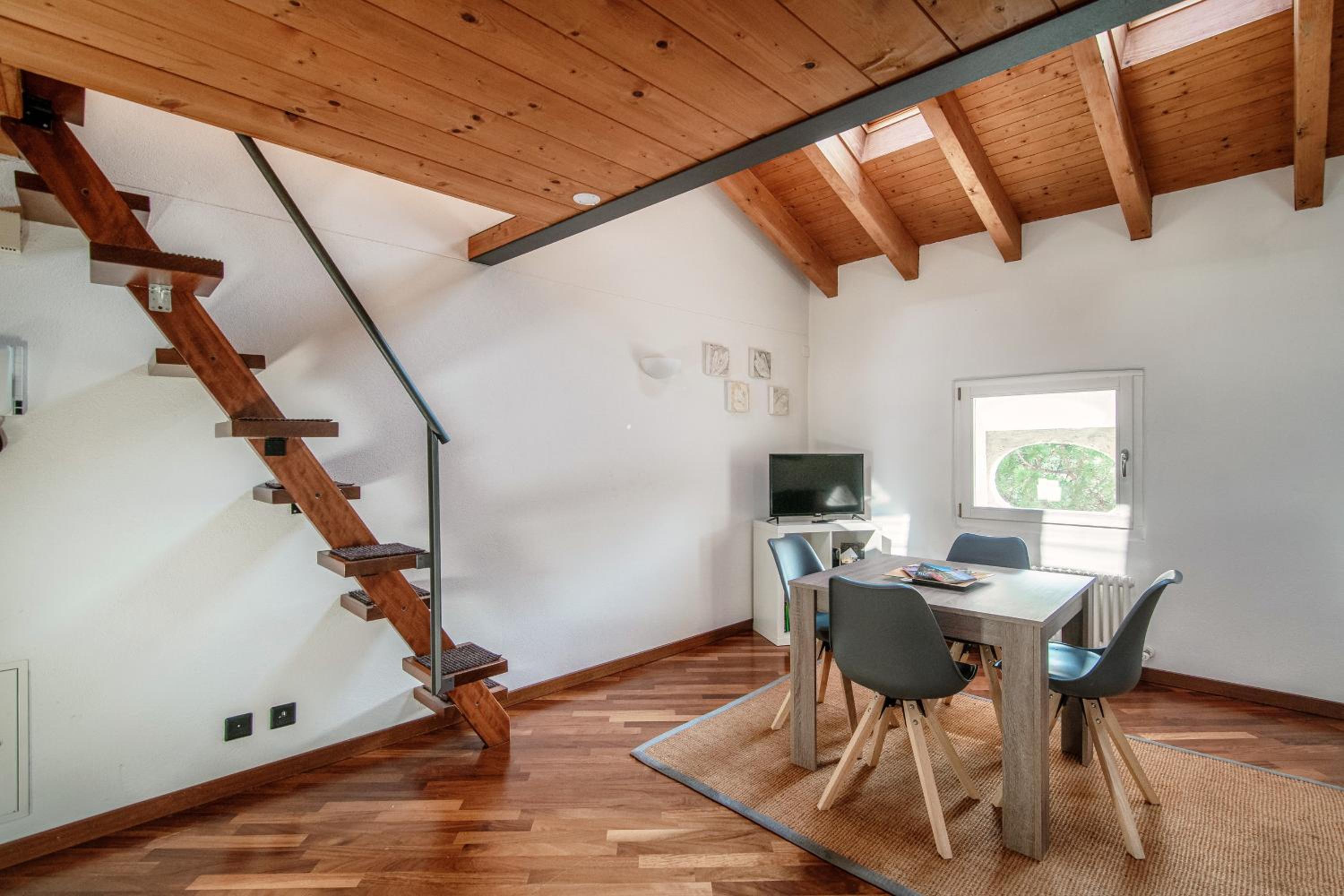SIN4 Apartments by Quokka 360 - overlooking the lake - FAI heritage in Morcote