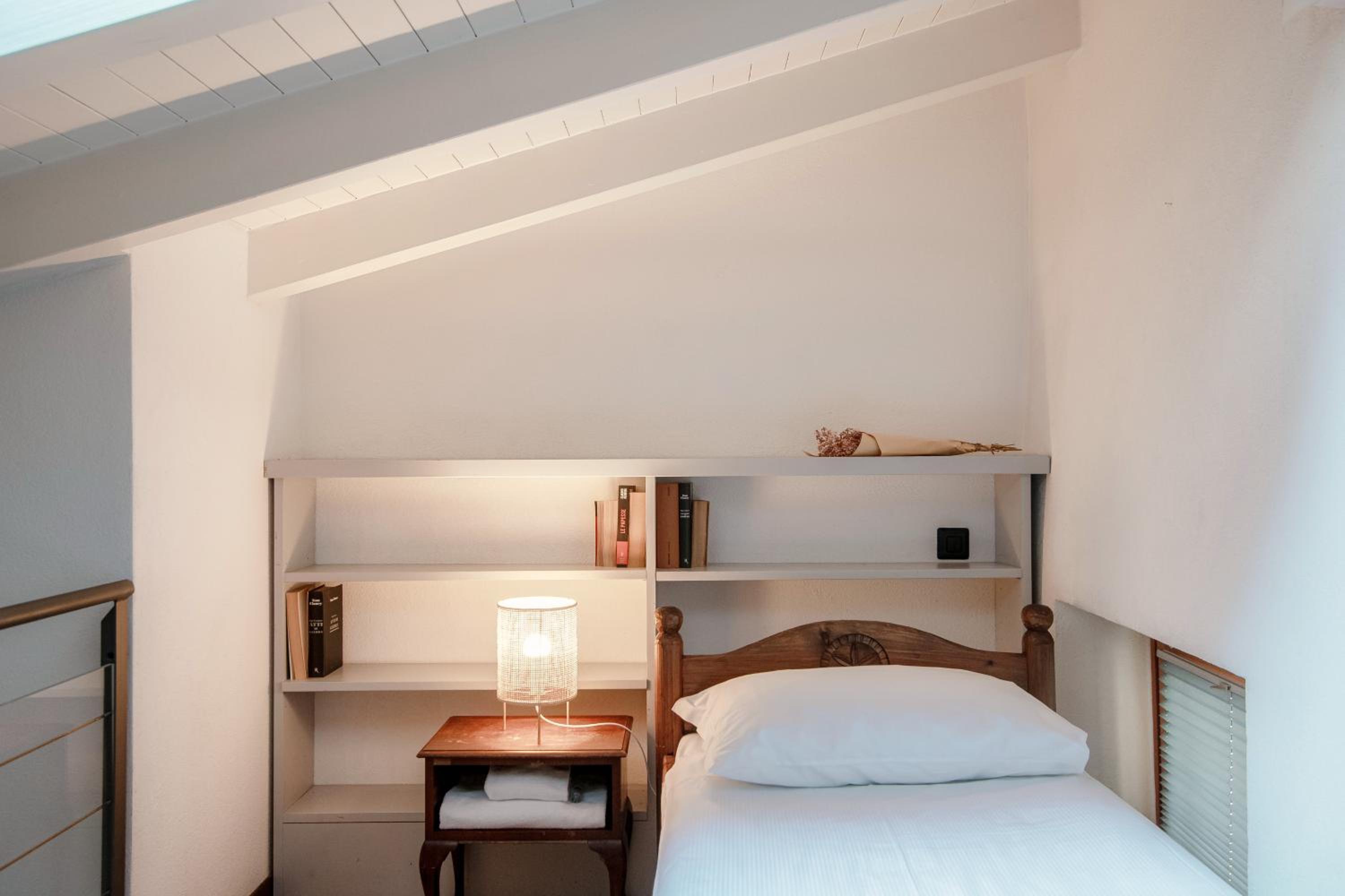 SIN4 Apartments by Quokka 360 - overlooking the lake - FAI heritage in Morcote