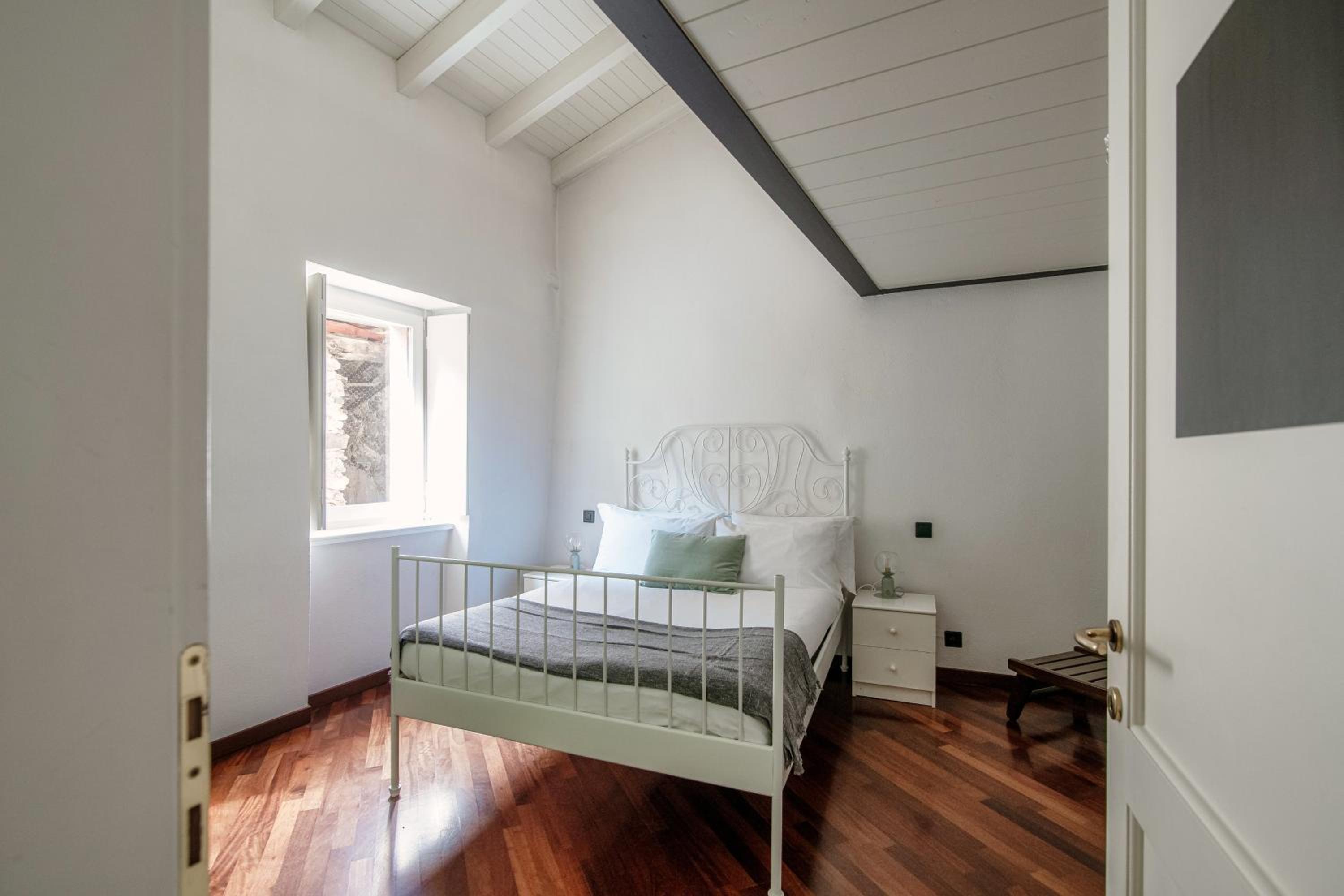 SIN4 Apartments by Quokka 360 - overlooking the lake - FAI heritage in Morcote