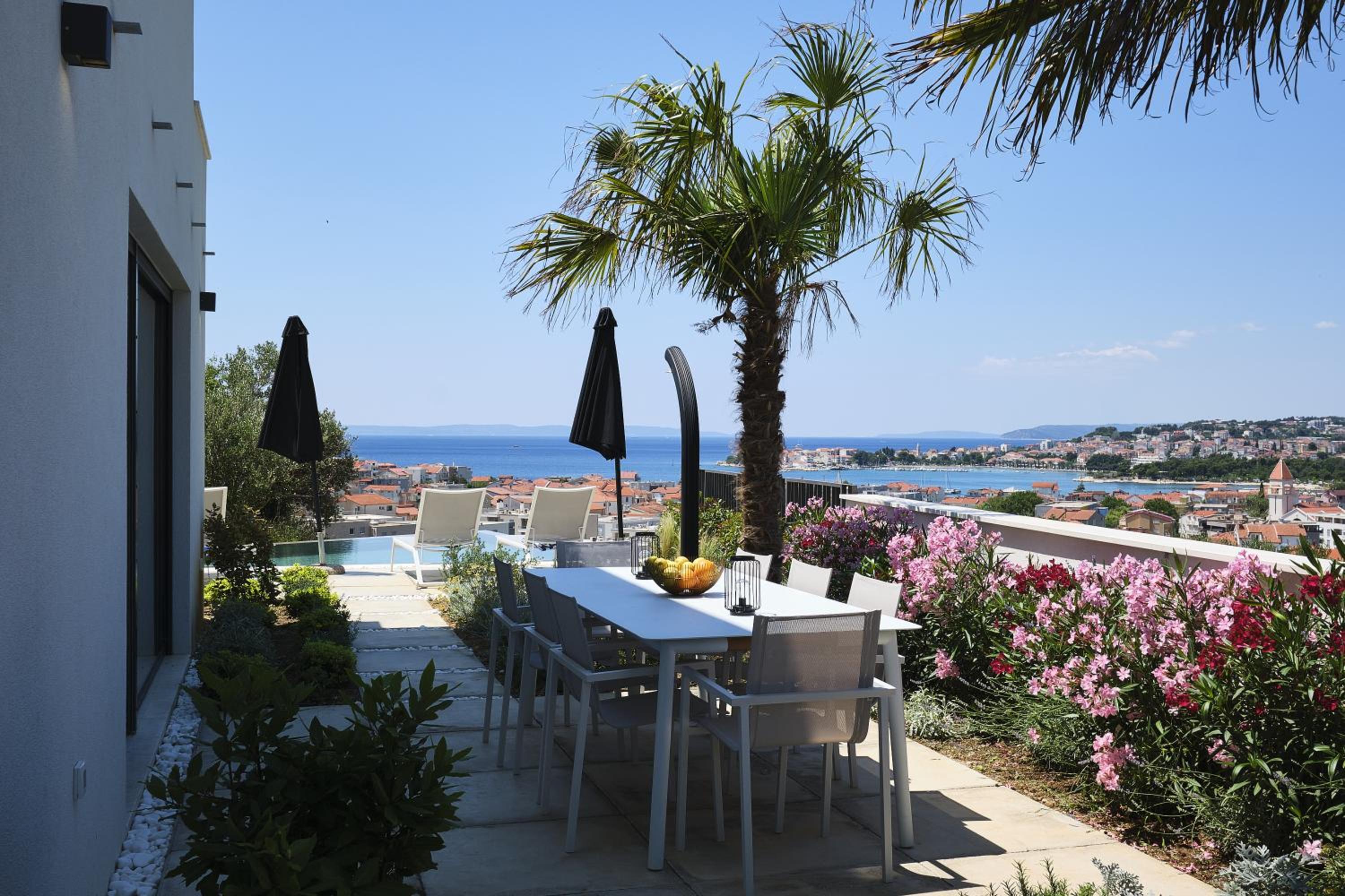 Villa 6 view 4