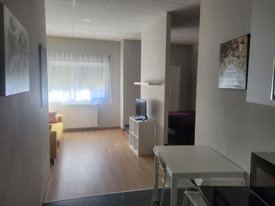 Apartamento kuko con wifi al lado metro