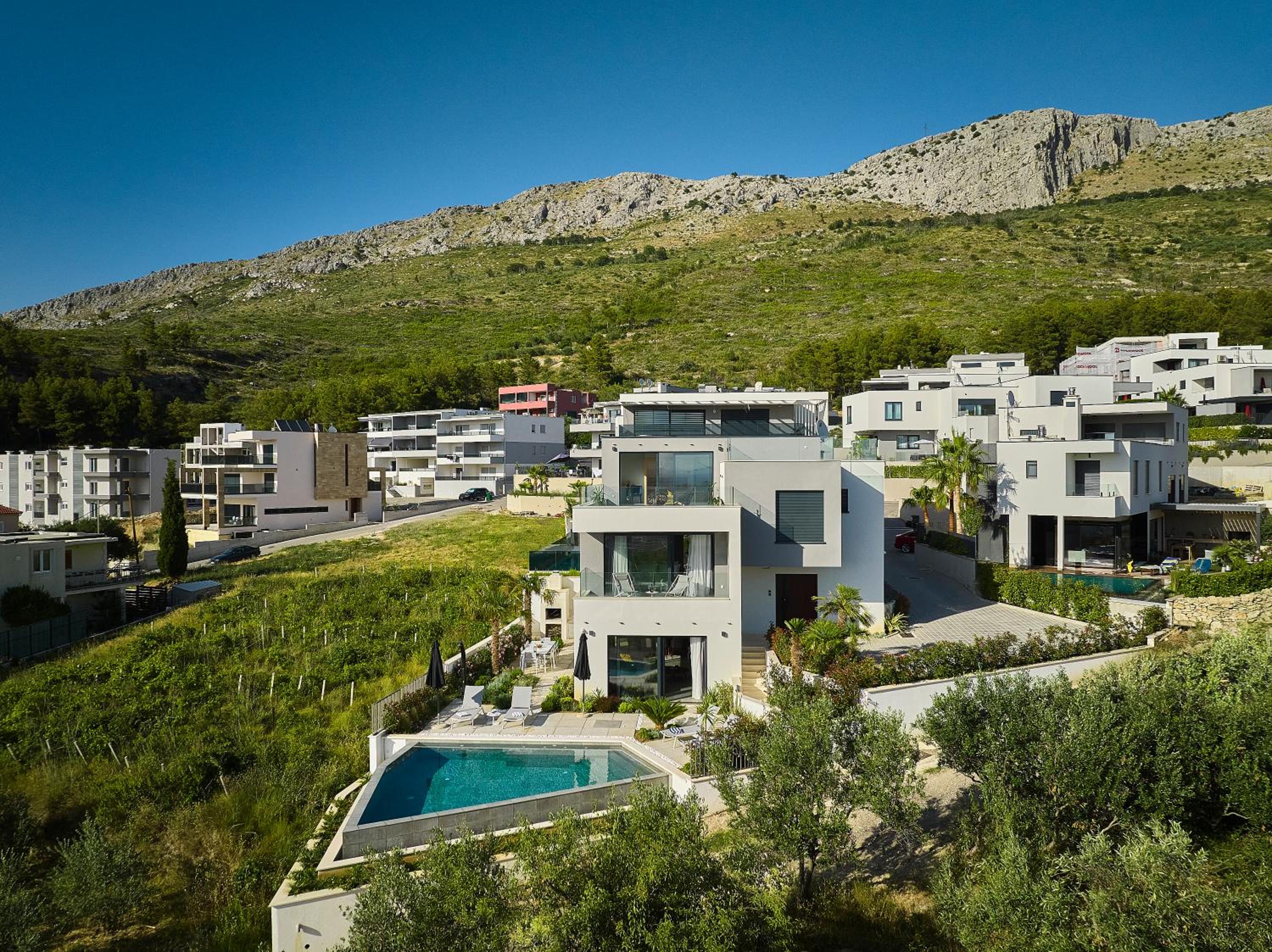 Hotel Villa 6 - Image 1