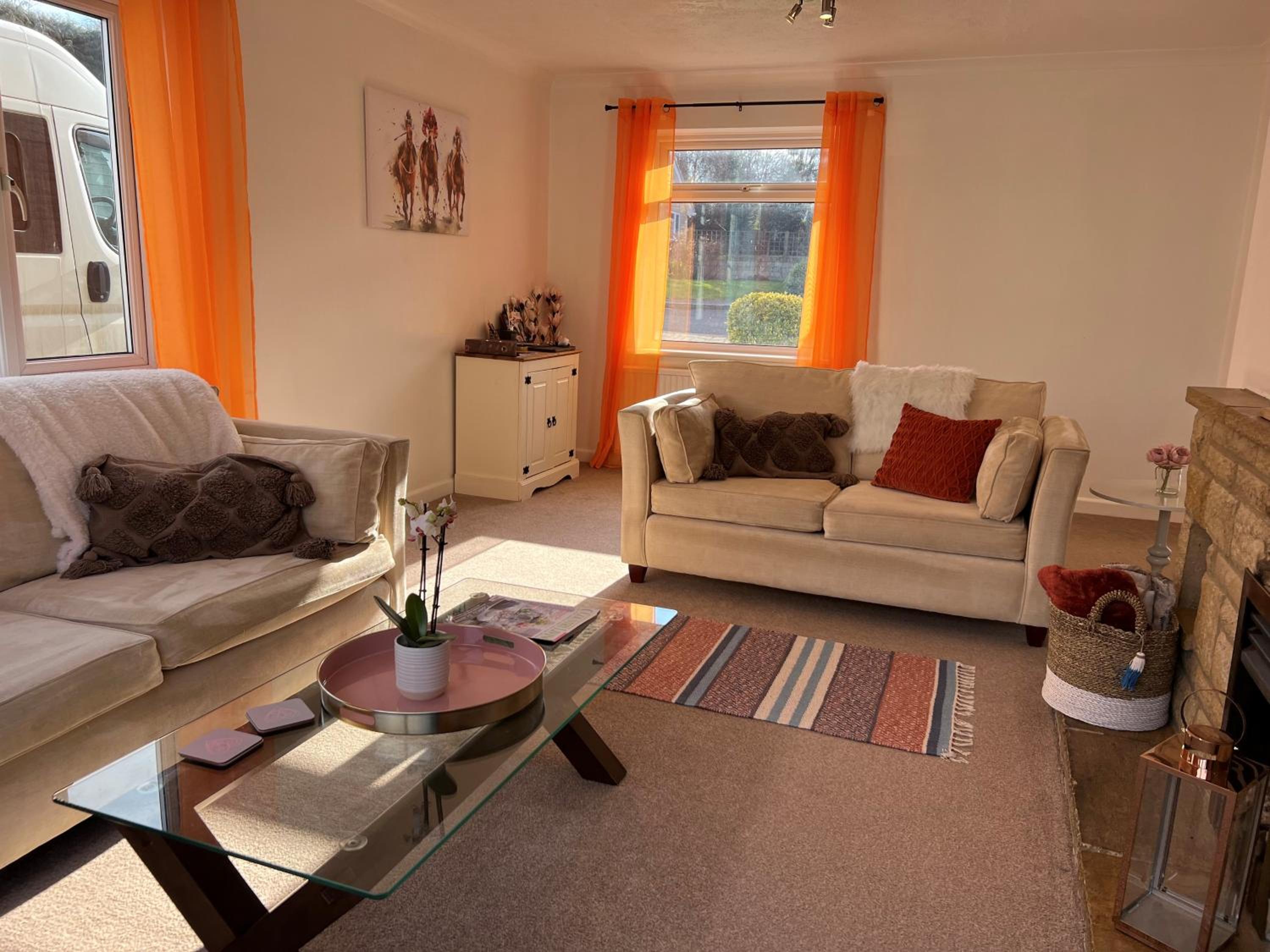 Charming 4-Bed House in Cheltenham Free Parking view 2
