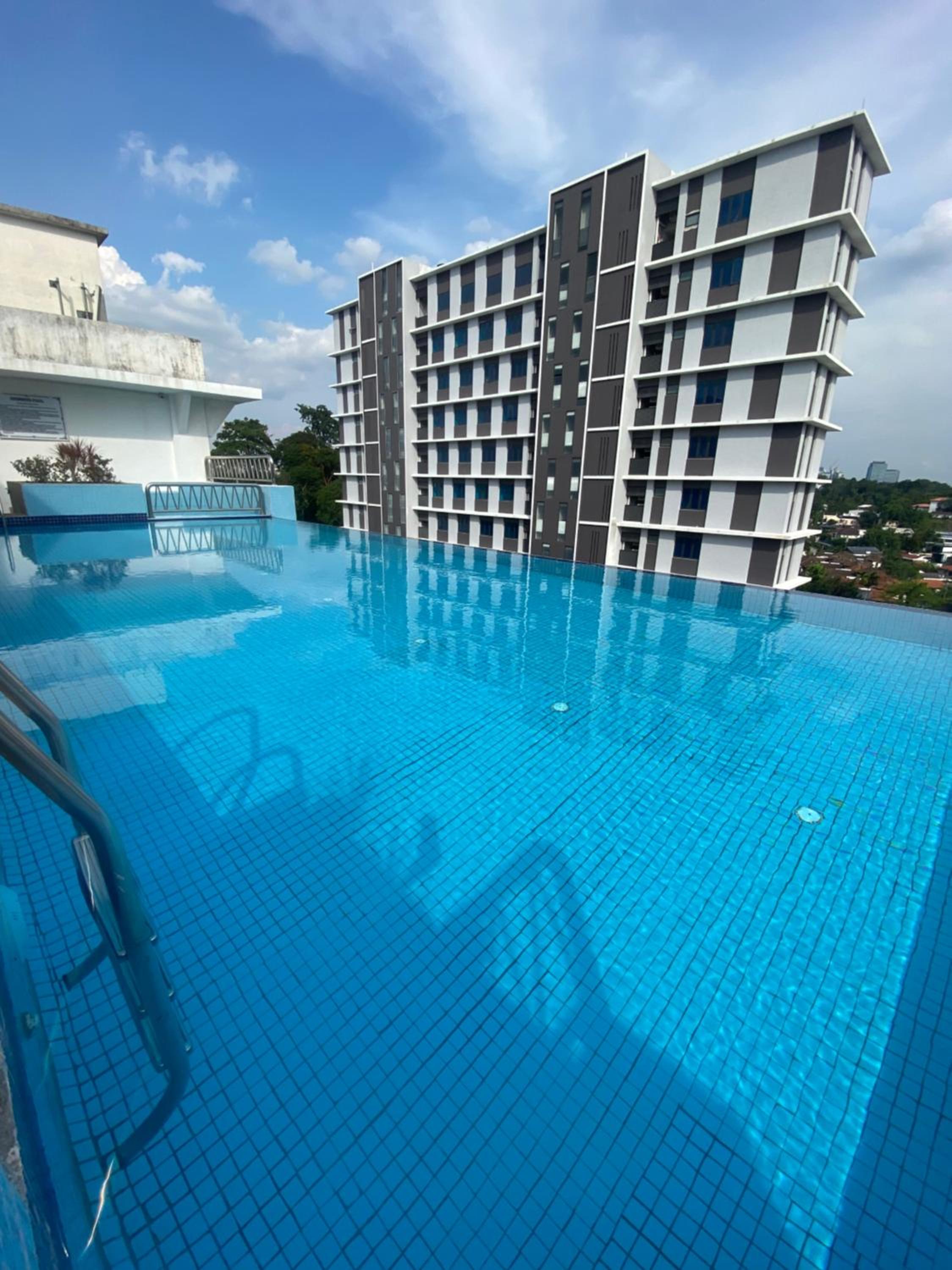 Peninsula Residences All Suite Hotel