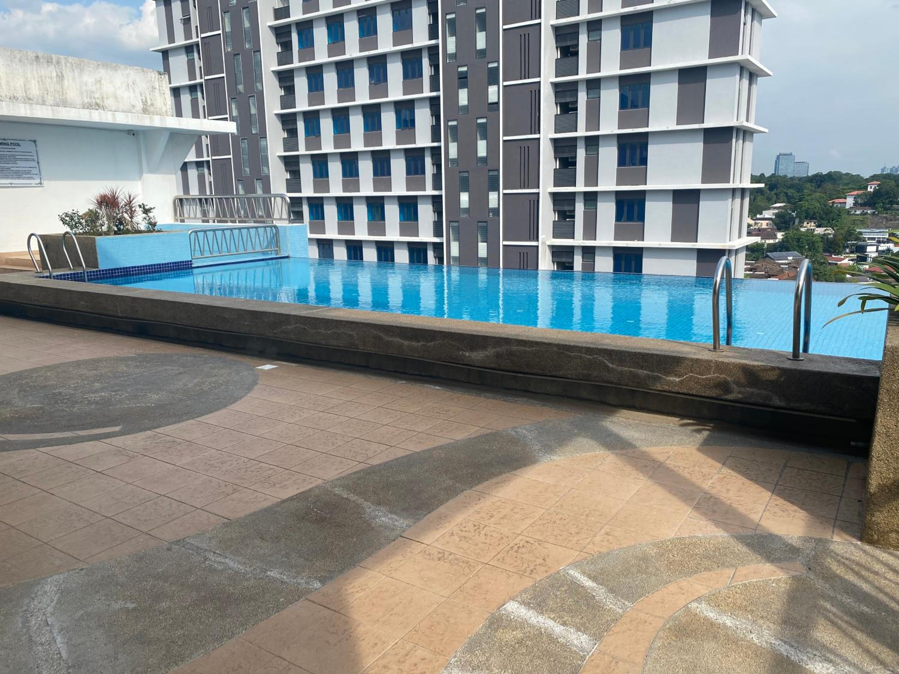 Peninsula Residences All Suite Hotel