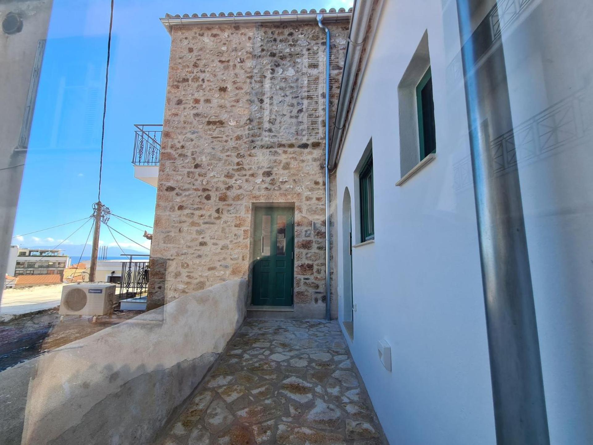 Gythio townhouse