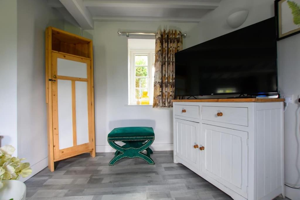 Cotswolds Corner Cottage