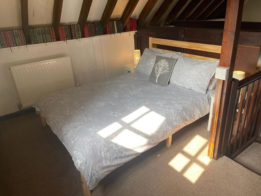 Cosy Cottage next to Farmers Arms Country pub. view 3