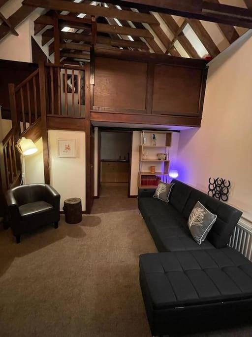 Cosy Cottage next to Farmers Arms Country pub. view 4