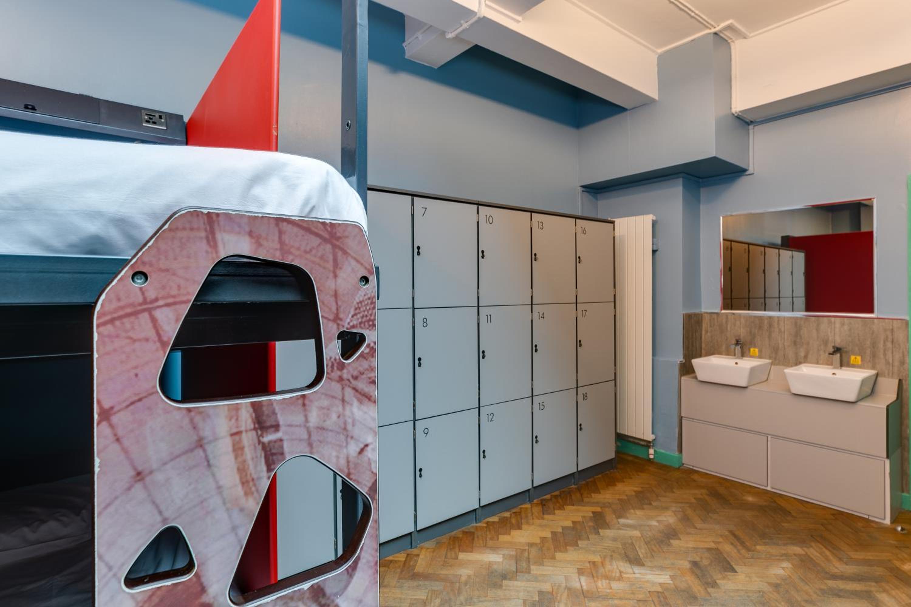 Clink261 Hostel
