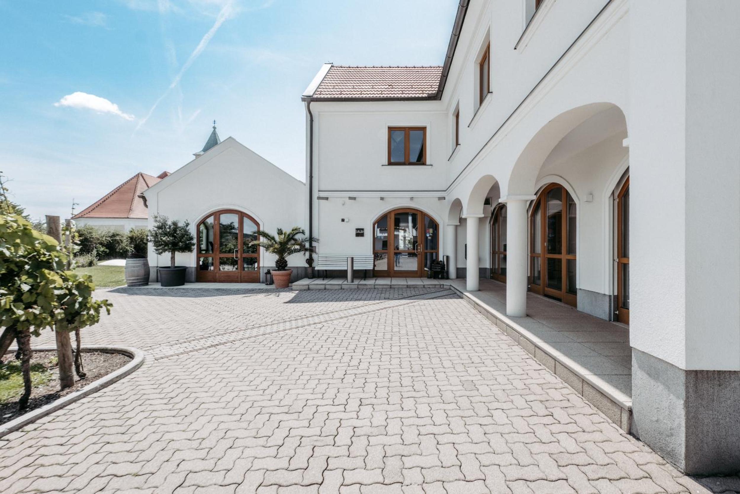 Weingut & Gästehaus zum Seeblick - Familie Sattler