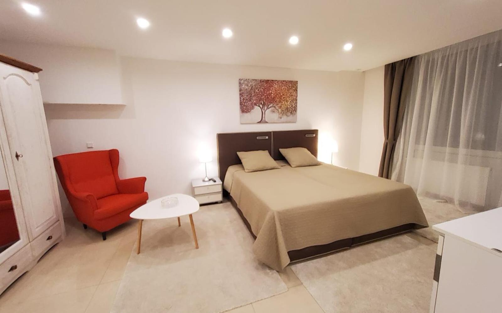 3 Zimmer Wohnung - Keine Party Wohnung ! 6 Personen