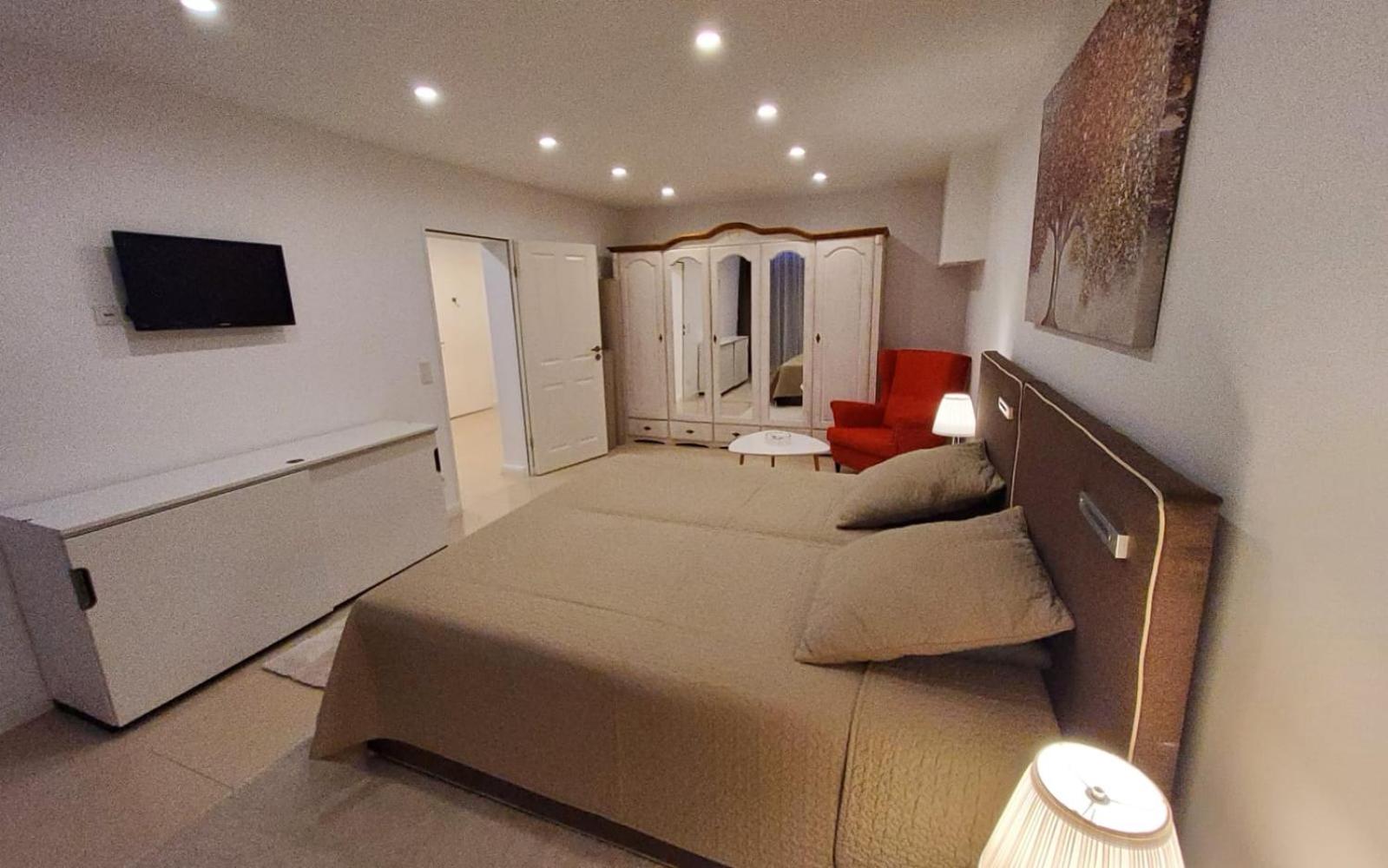 3 Zimmer Wohnung - Keine Party Wohnung ! 6 Personen