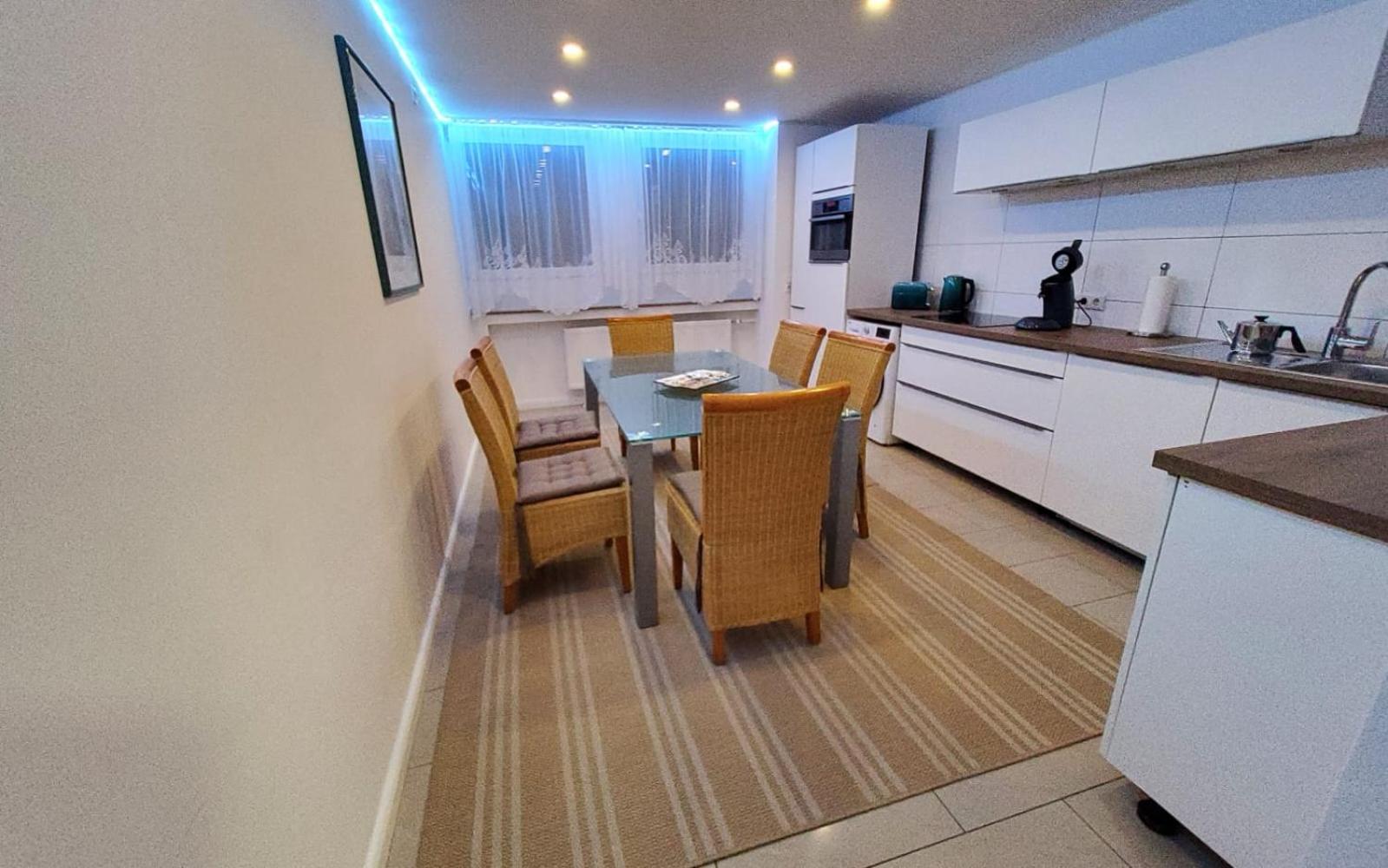 3 Zimmer Wohnung - Keine Party Wohnung ! 6 Personen