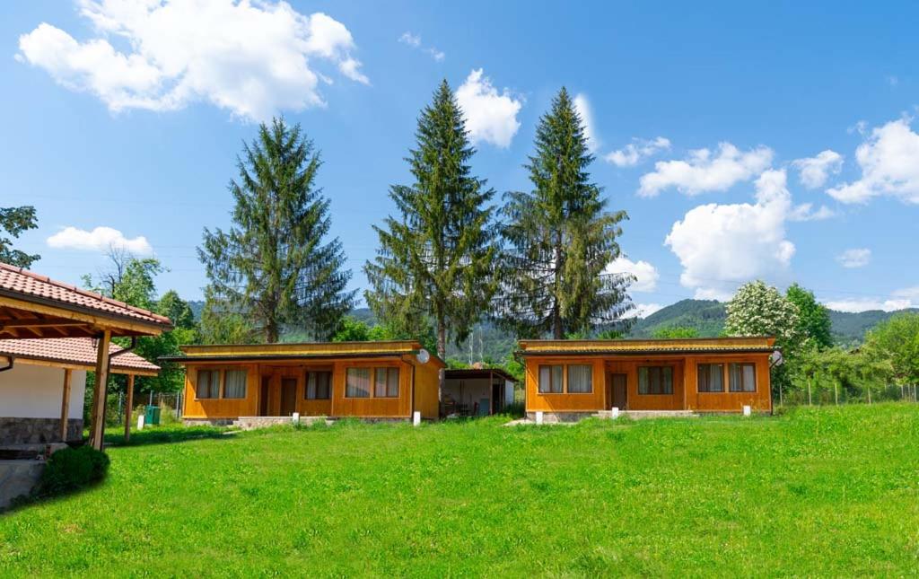 Guest Houses Apriltsi