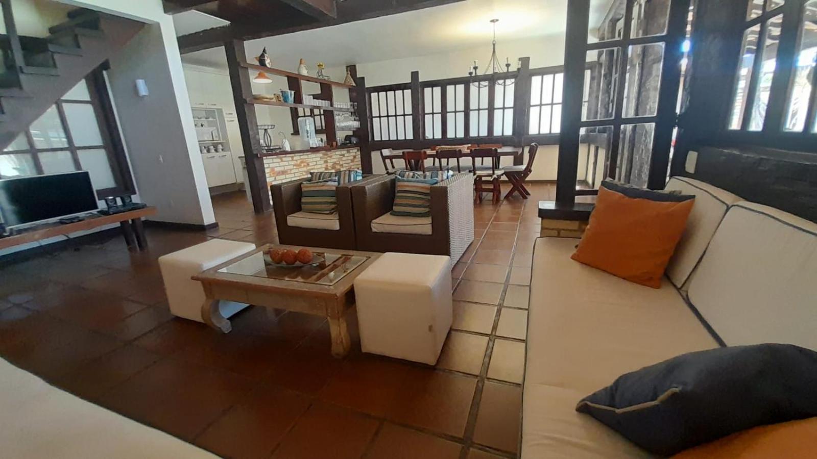 Casa com 4 suítes na praia de Geribá-Búzios