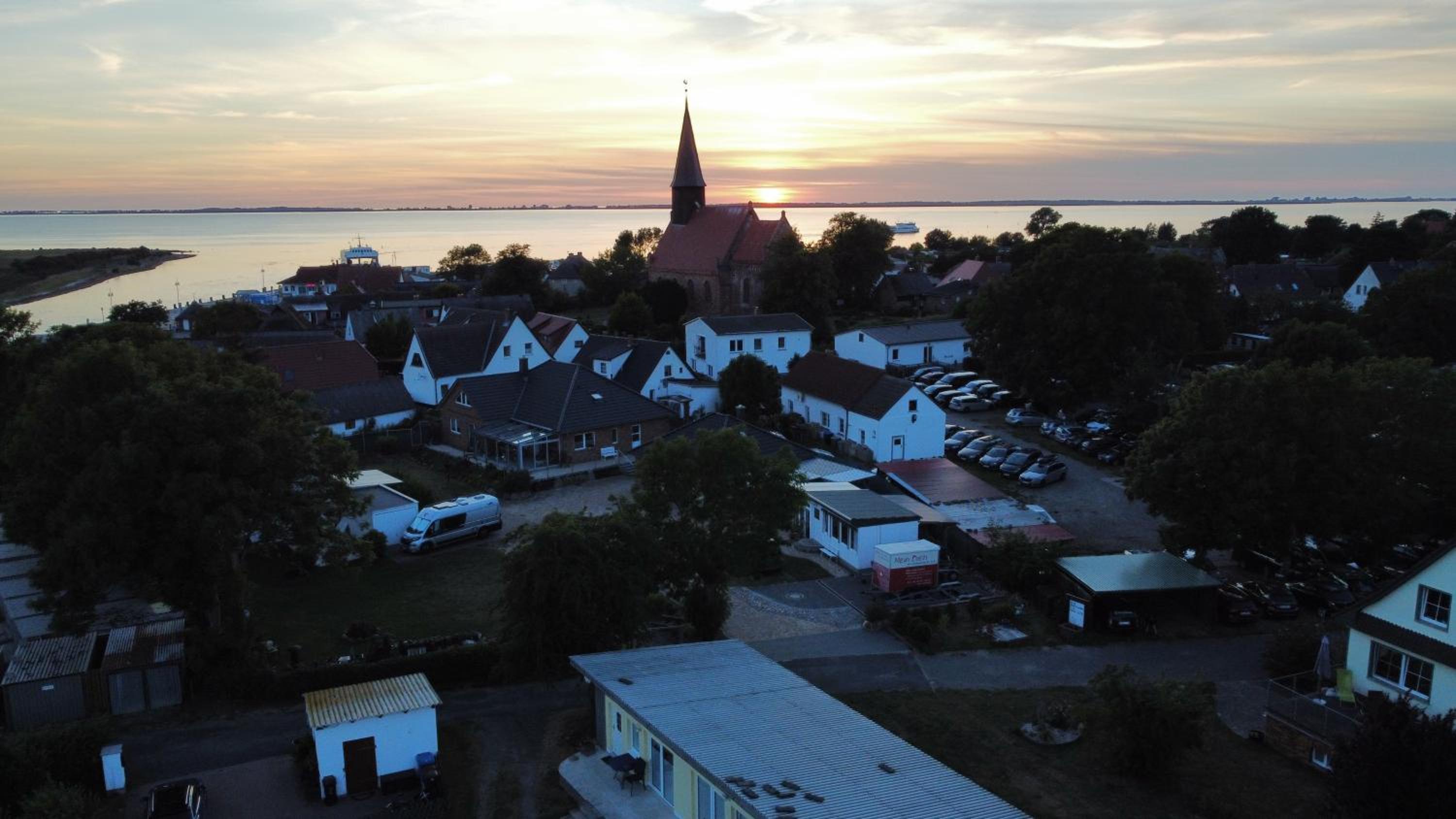 Ruegenferienhaus - Schaprode Hafen