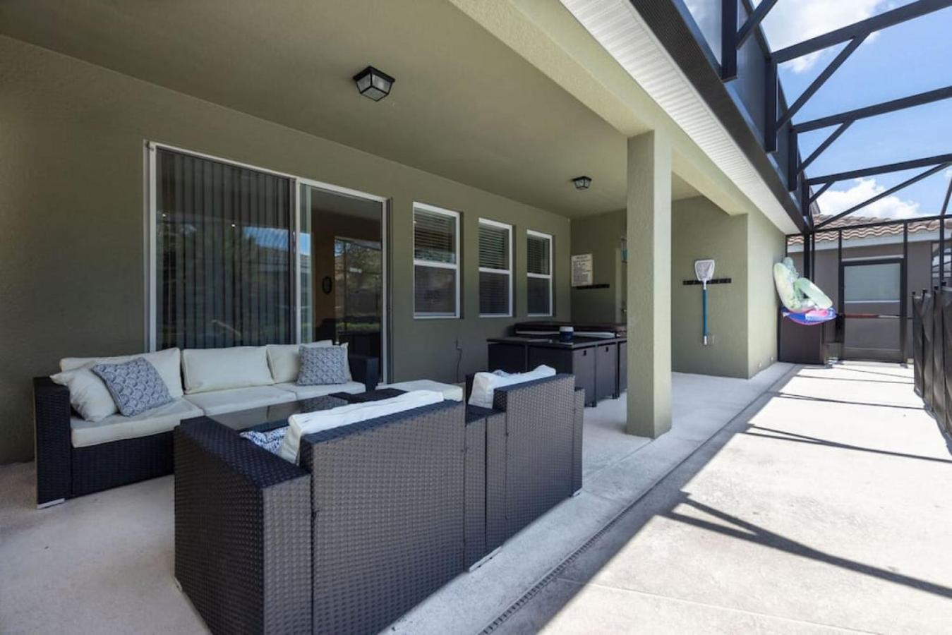 Solterra resort 5 beds pool gameroom near Disney