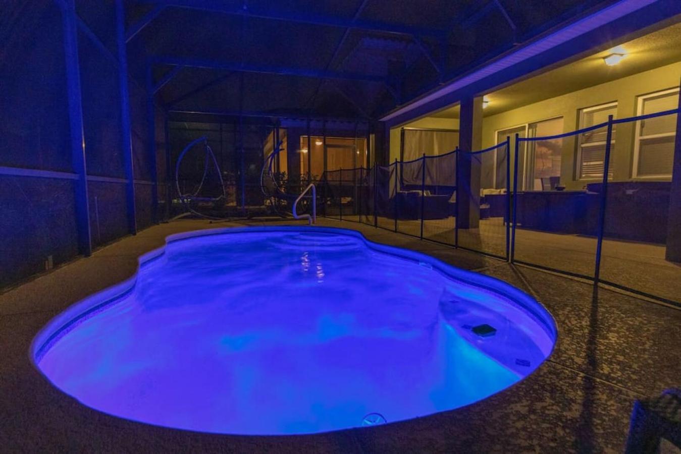 Solterra resort 5 beds pool gameroom near Disney