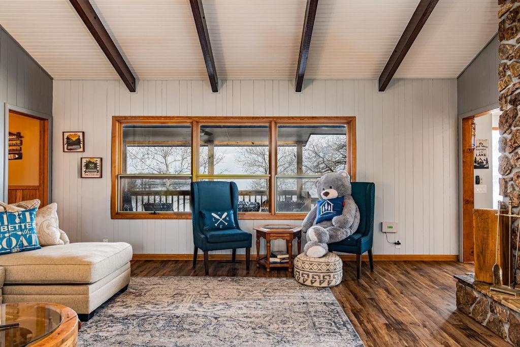 Red Bud Cove Lakefront Farm House on Table Rock Lake view 3