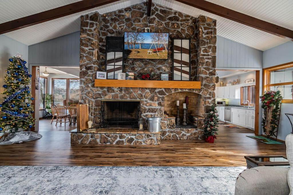 Red Bud Cove Lakefront Farm House on Table Rock Lake view 4