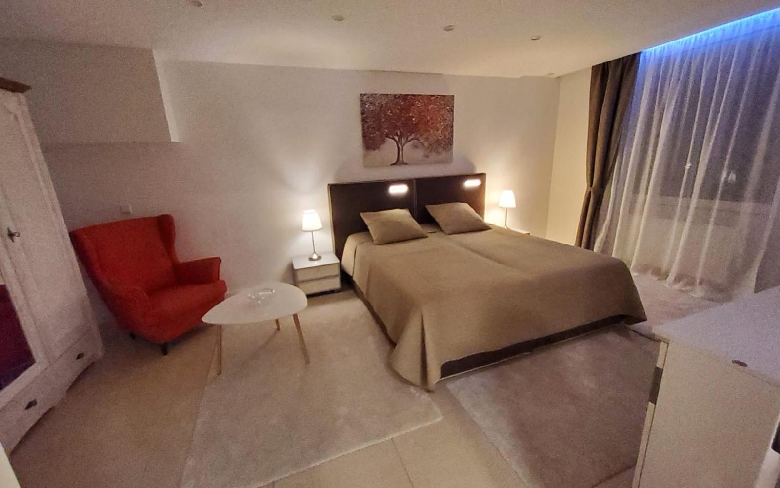 3 Zimmer Wohnung - Keine Party Wohnung ! 6 Personen