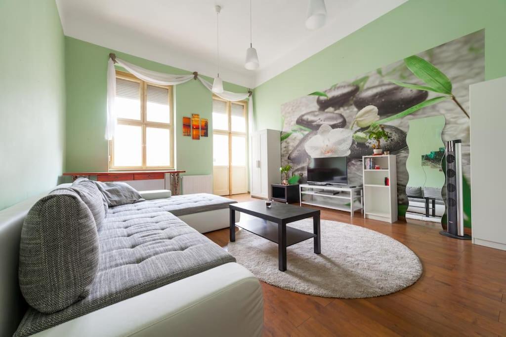 Main Street Apartment / Heart of BP