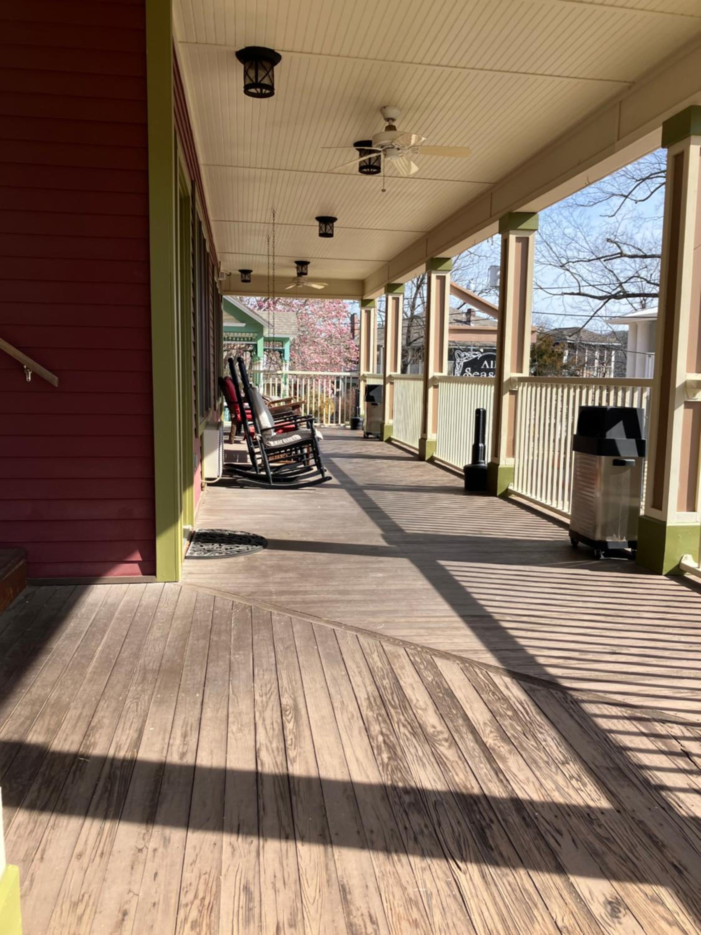 All Seasons Inn