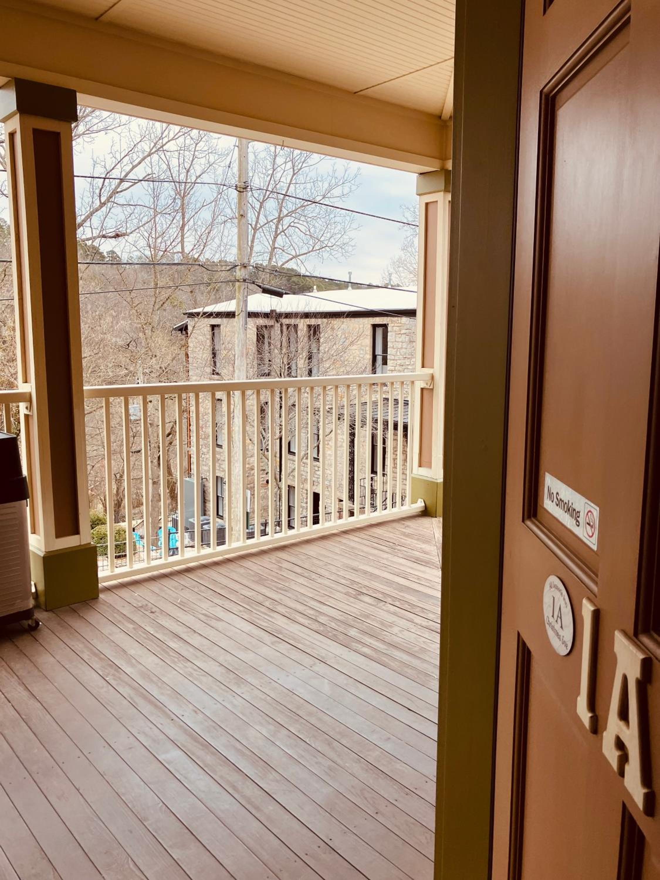 All Seasons Inn