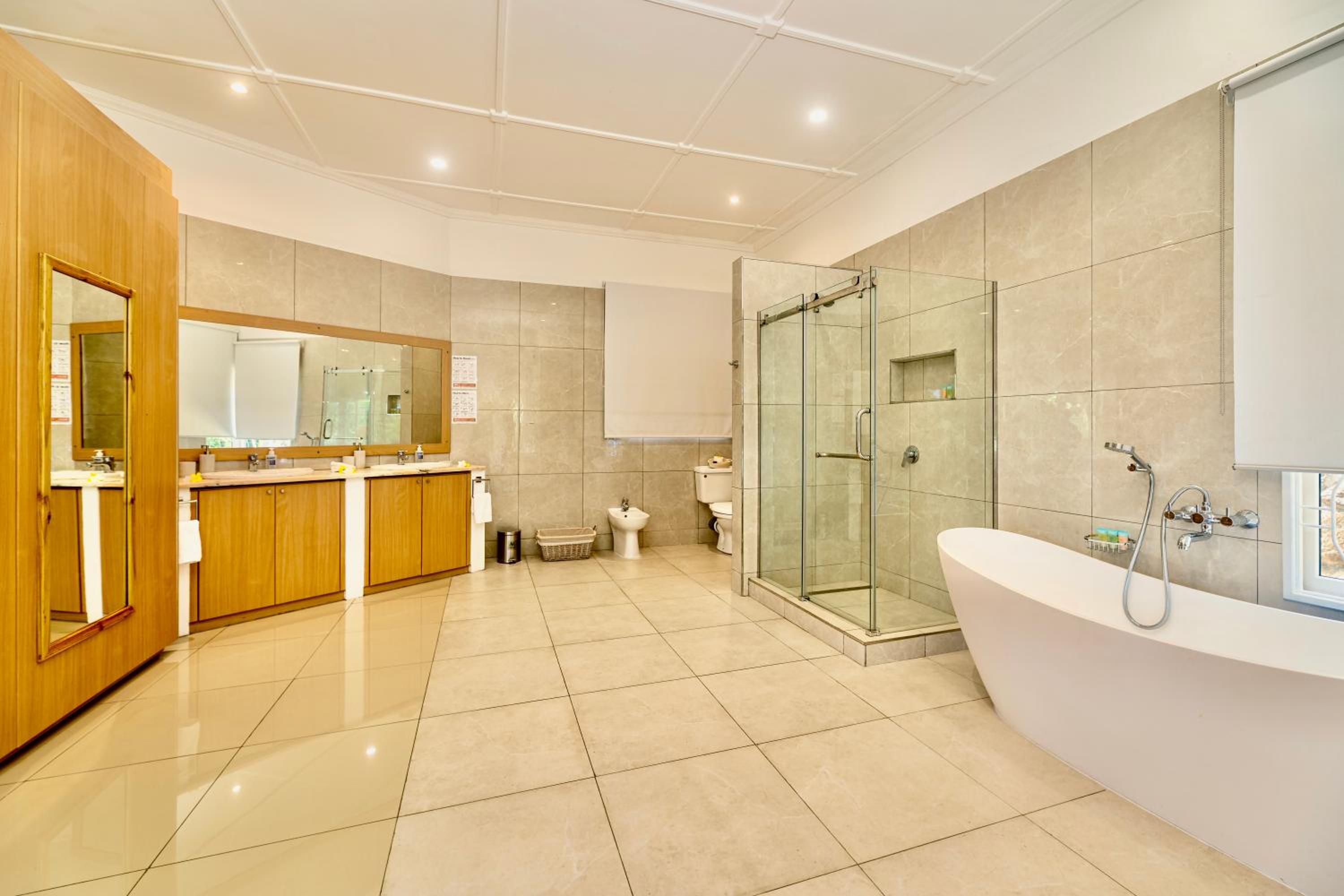 2 Bed Villa - Sleeps 4 - Pets - Pool - Garden