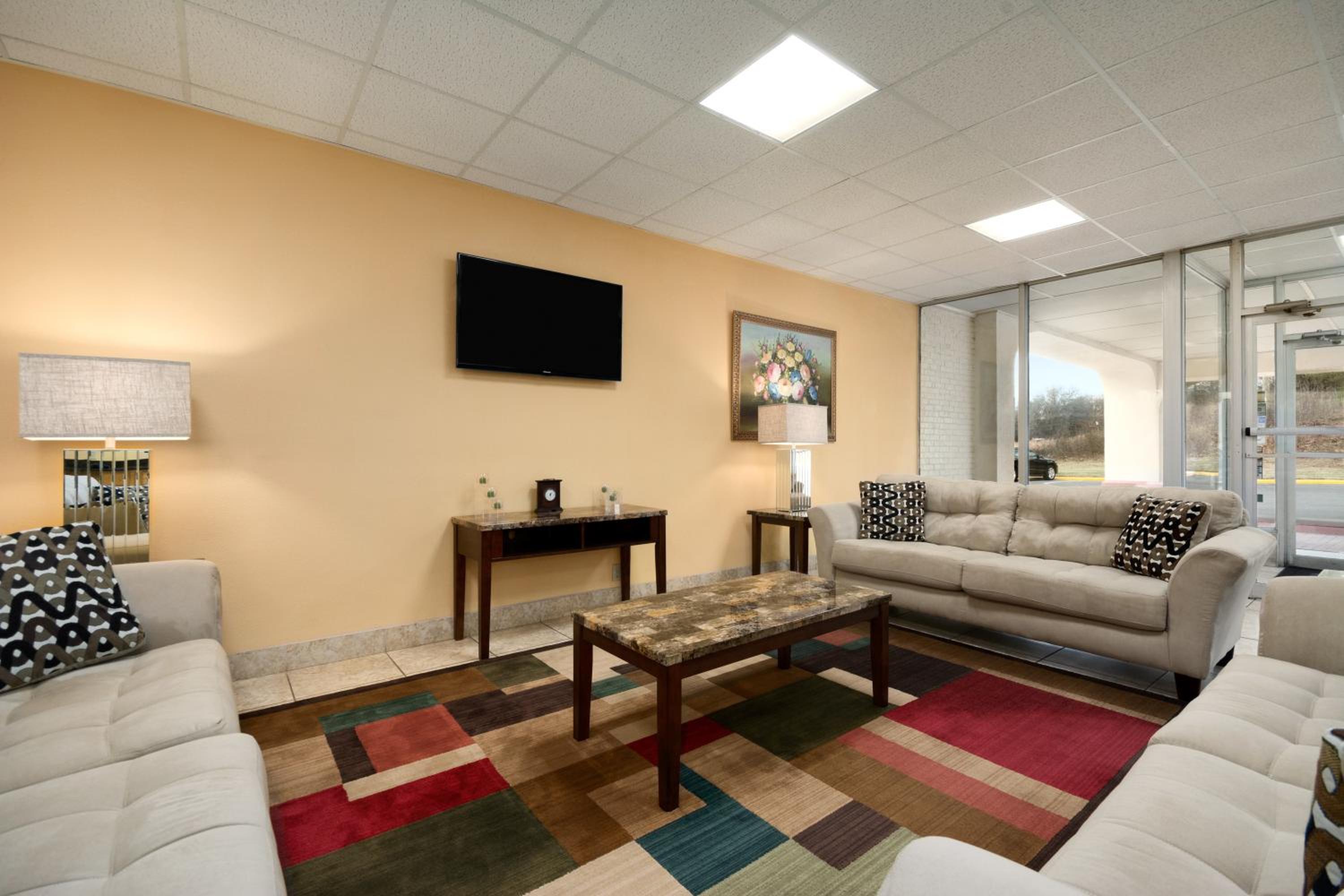 Days Inn by Wyndham Shelby - Property Image 1