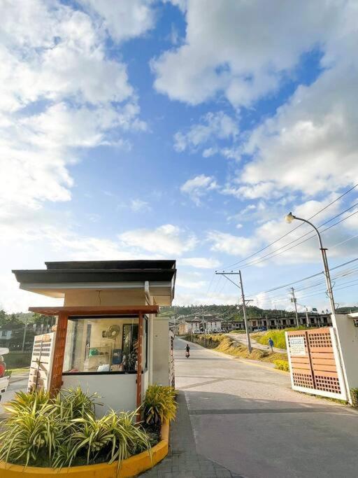 Townhouse with game area and access to swimming pool