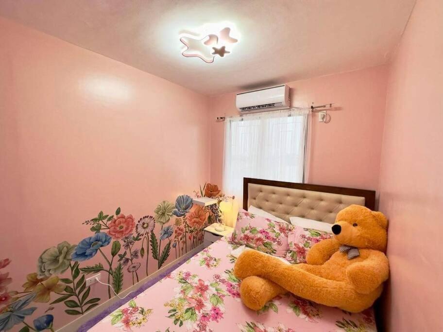 Townhouse with game area and access to swimming pool