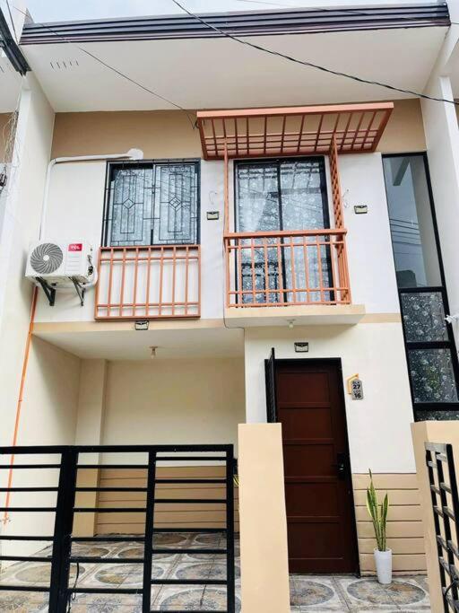 Townhouse with game area and access to swimming pool